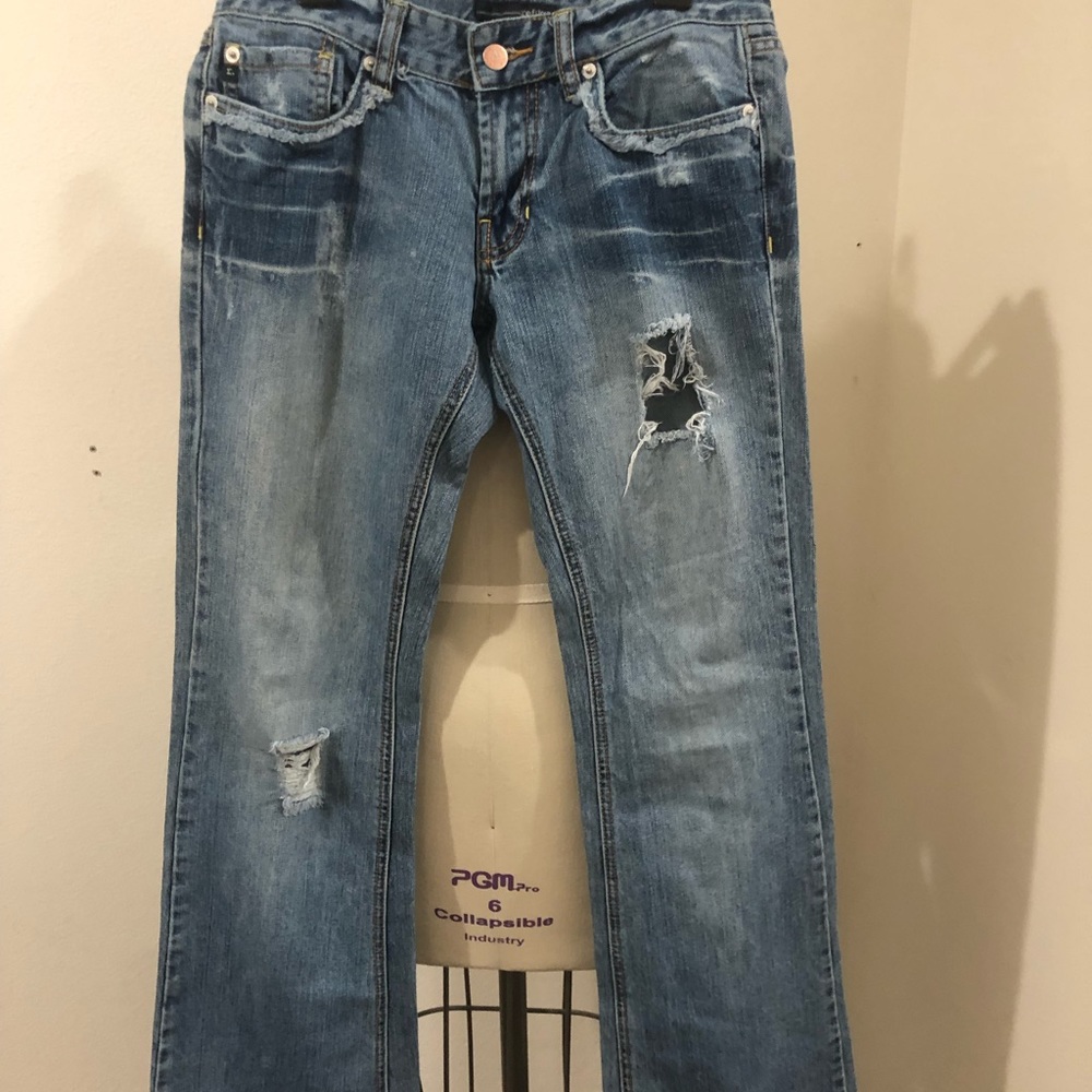 Juniors size 5 refuge brand distressed jeans